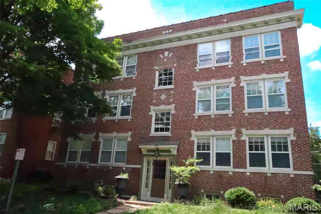 Apartment For Rent - 757 Syracuse Avenue #1N<br/> University City, MO 63130