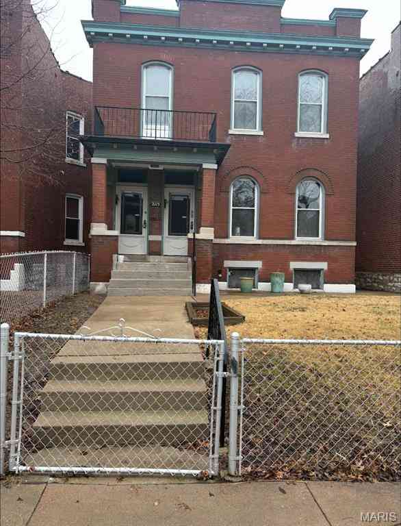Apartment For Rent - 2115 Allen Avenue<br/> Saint Louis, MO 63104