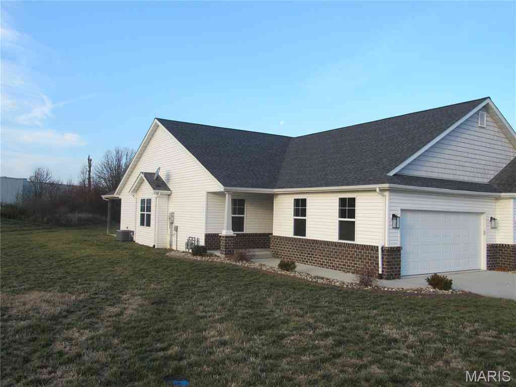 Condo For Sale - 701 N Edison Street<br/> Saint Clair County, Freeburg, IL 62243