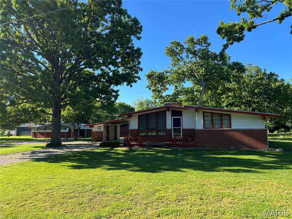 Homes For Sale - 905 Dean Street<br/> Wilsonville, IL 62093
