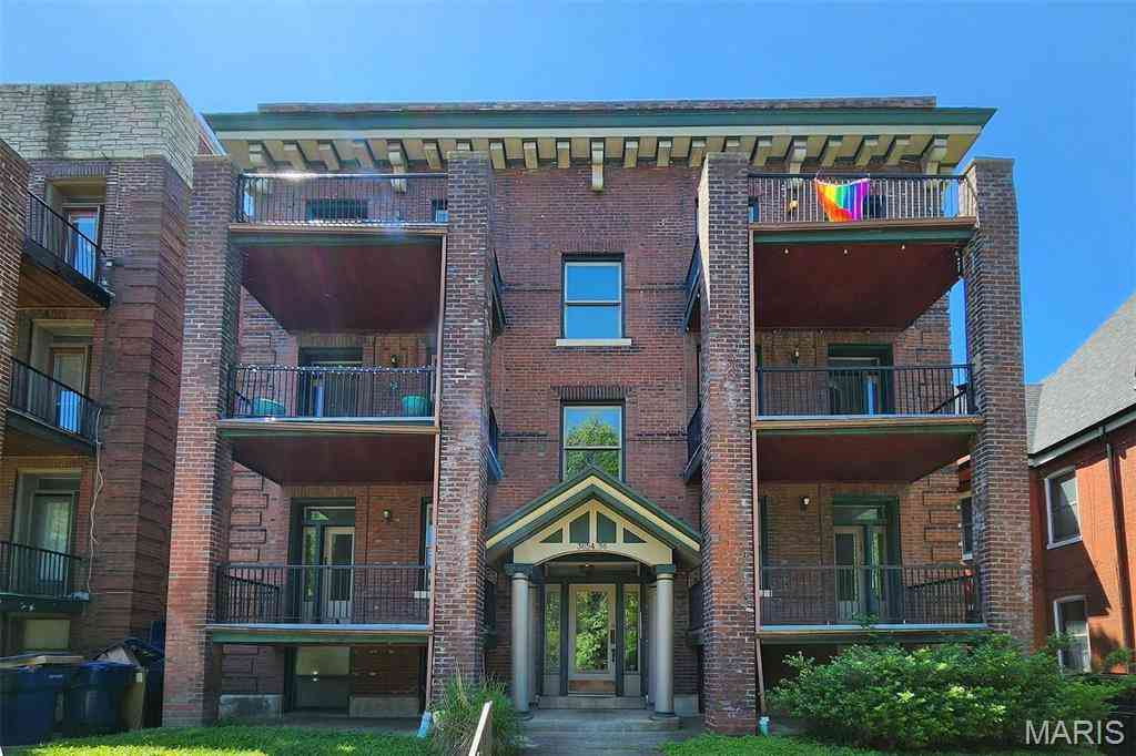 Apartment For Rent - 3654 Shaw Boulevard #2 EAST<br/> Saint Louis, MO 63110