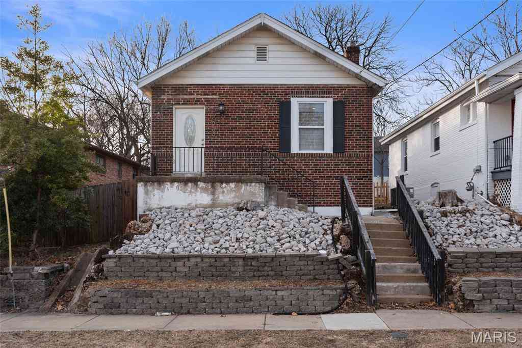 Homes For Sale - 2039 Yale Avenue<br/> Maplewood, MO 63143