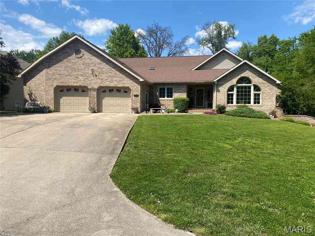 Homes For Sale - 1015 E Oak Street<br/> Bond County, Greenville, IL 62246