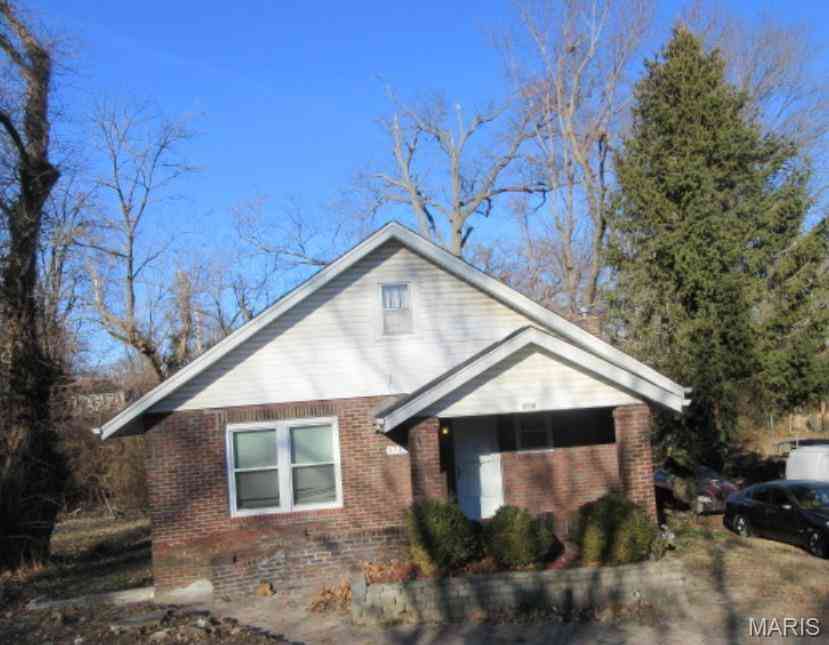 Homes For Sale - 3715 Sylvan Place<br/> Pine Lawn, MO 63121