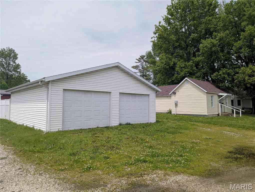 Homes For Sale - 701 White Avenue<br/> Bond County, Greenville, IL 62246