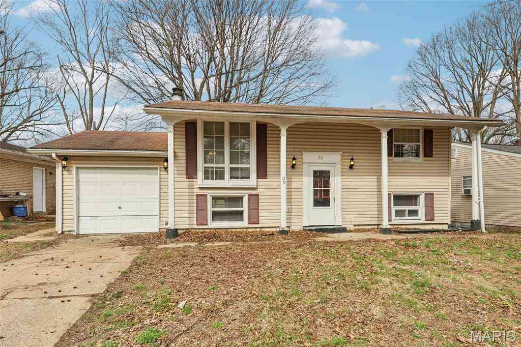 Homes For Sale - 39 Potomac Drive<br/> Saint Clair County, Fairview Heights, IL 62208