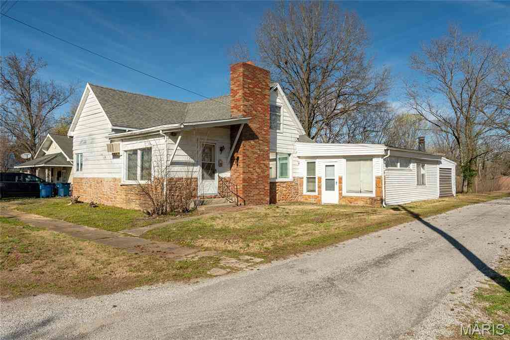 Homes For Sale - 712 Mulkey<br/> Christopher, IL 62822