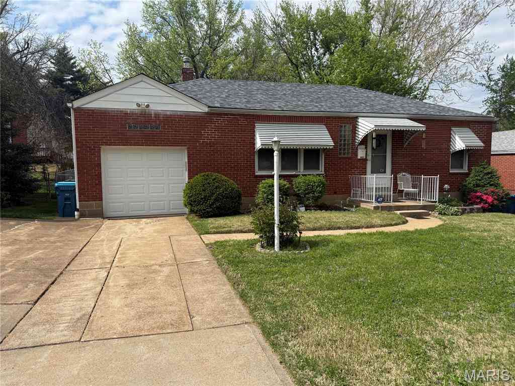 Homes For Sale - 8805 Greenbrook Drive<br/> Saint Louis, MO 63136