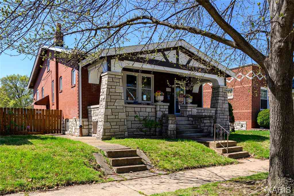 Homes For Sale - 4932 Lisette Avenue<br/> Saint Louis, MO 63109