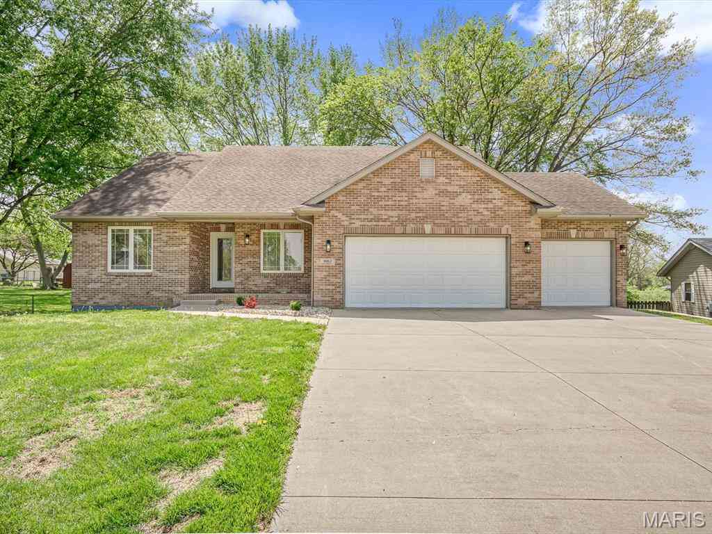 Homes For Sale - 1662 Molokai Court<br/> Madison County, Worden, IL 62097