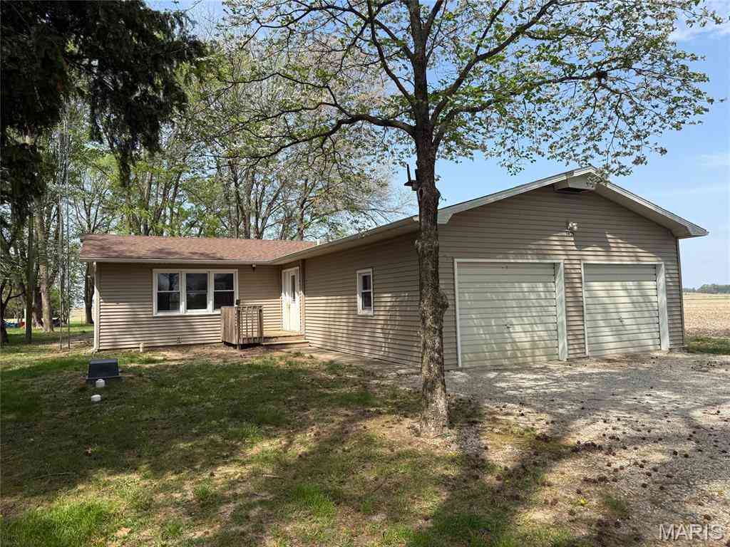 Homes For Sale - 1425 N Carlyle Road<br/> Vandalia, IL 62471