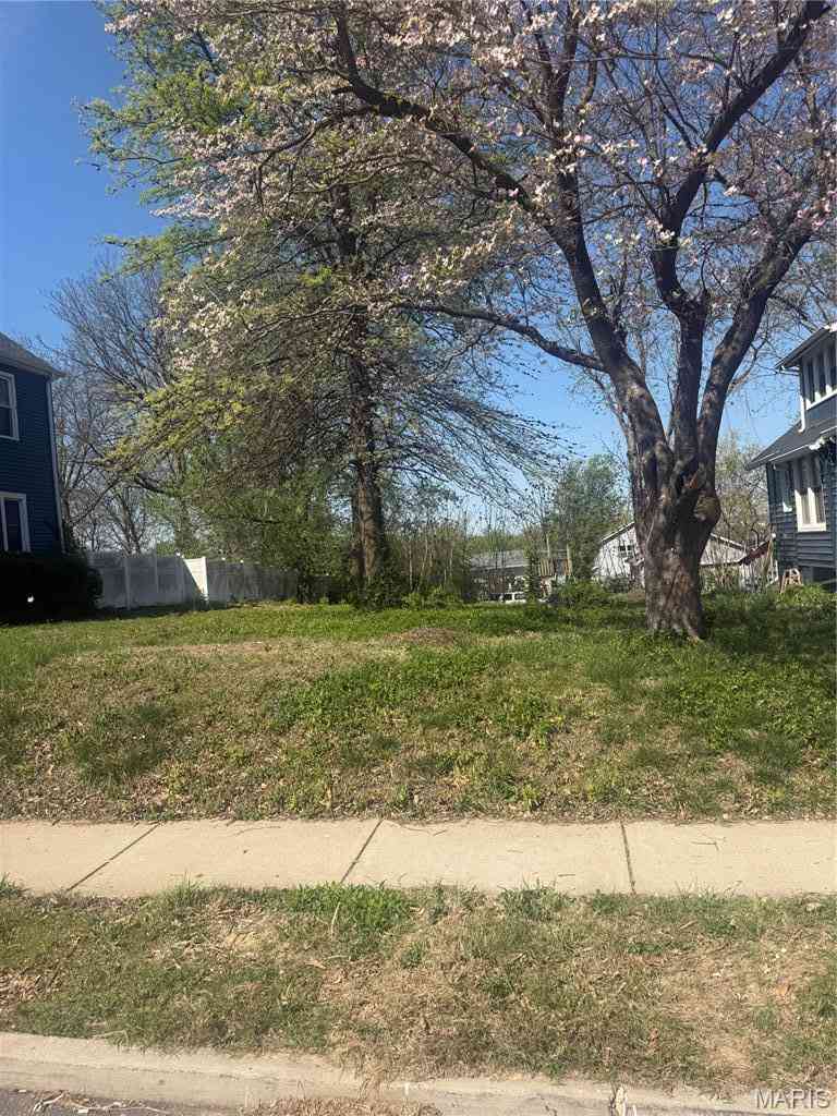 Vacant Land For Sale - Bredell<br/> Maplewood, MO 63143