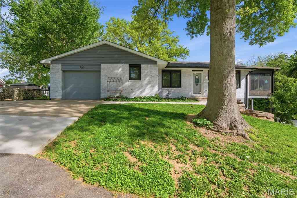 Homes For Sale - 405 W Schaefer Street<br/> Monroe County, Columbia, IL 62236
