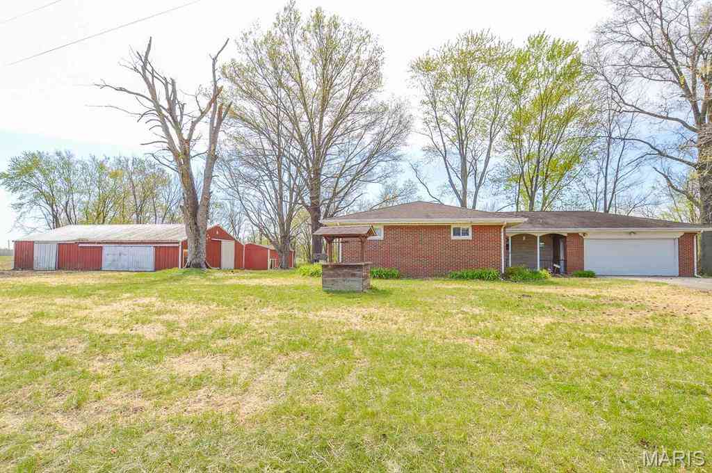 Homes For Sale - 4327 Mascoutah Avenue<br/> Saint Clair County, Mascoutah, IL 62221