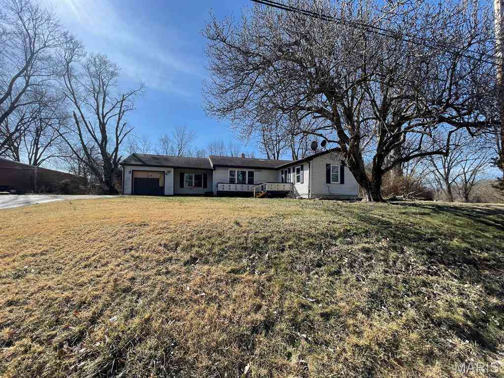 Homes For Sale - 711 W Country Lane<br/> Collinsville, IL 62234