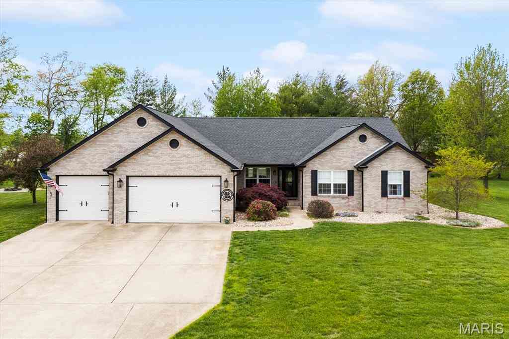 Homes For Sale - 4213 Water Oak Lane<br/> Smithton, IL 62285