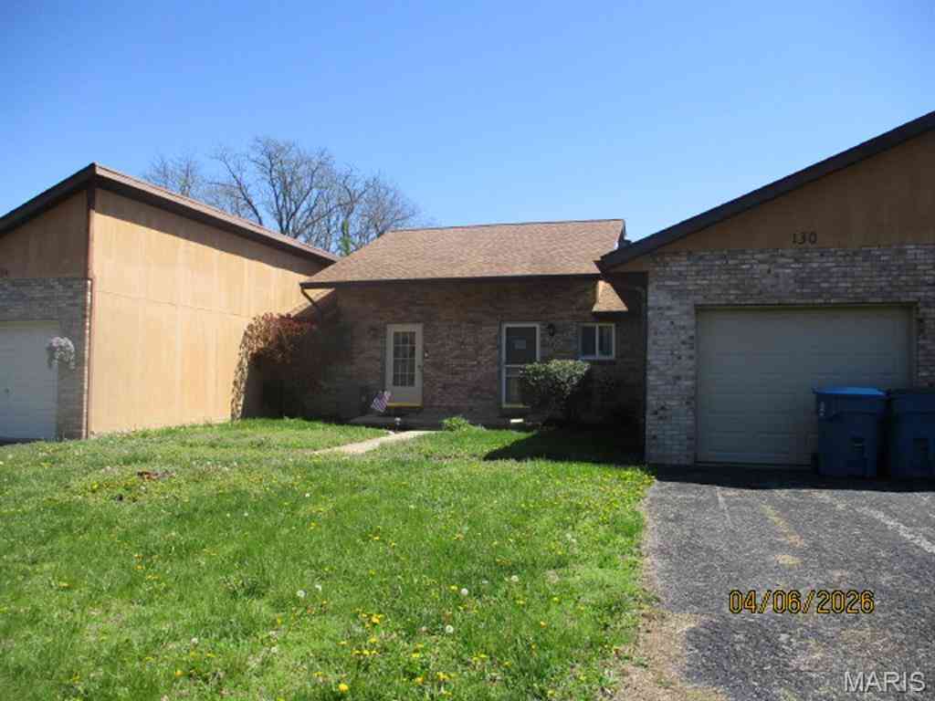 Condo For Sale - 130 Sandridge Drive<br/> Collinsville, IL 62234