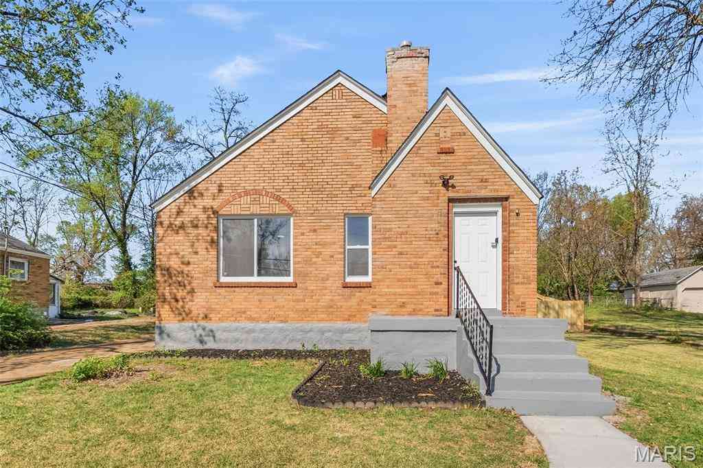 Homes For Sale - 129 N Dade Avenue<br/> Ferguson, MO 63135