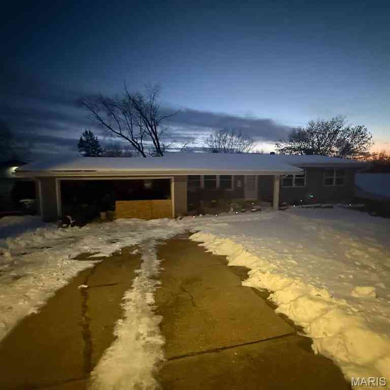 Homes For Sale - 605 Stone Street<br/> De Soto, MO 63020