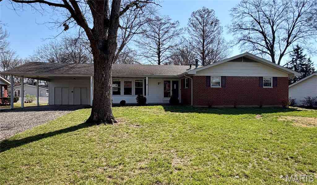 Homes For Sale - 1330 Lincoln Boulevard<br/> Mascoutah, IL 62258