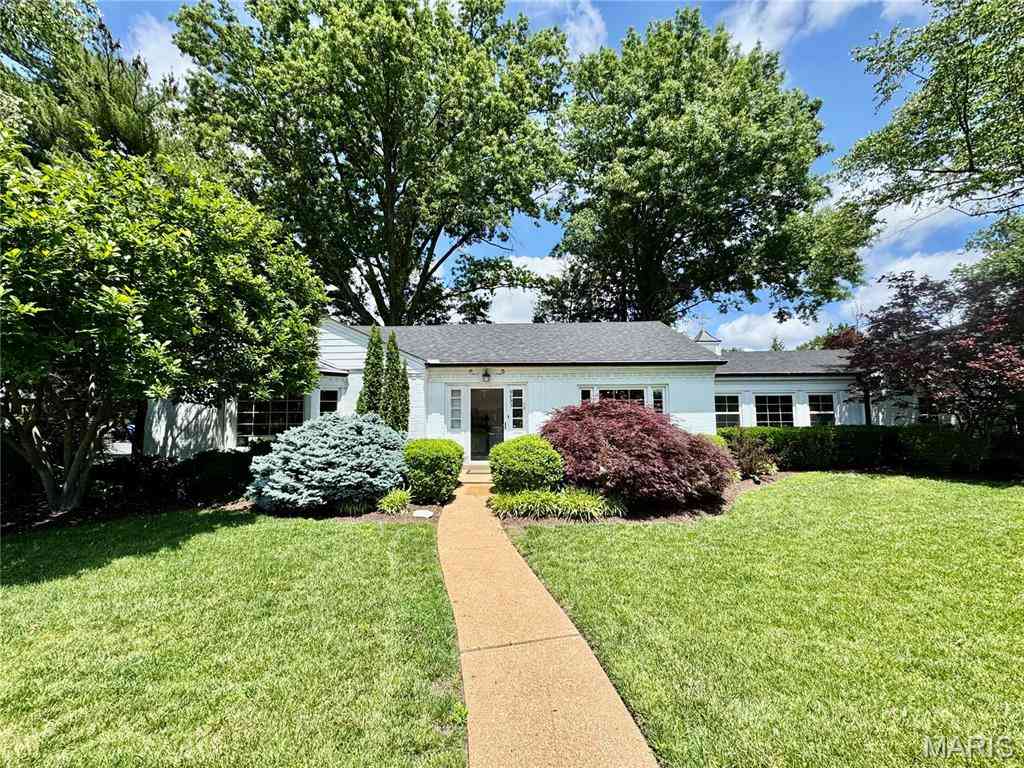 Homes For Sale - 9053 Saranac Drive<br/> Richmond Heights, MO 63117