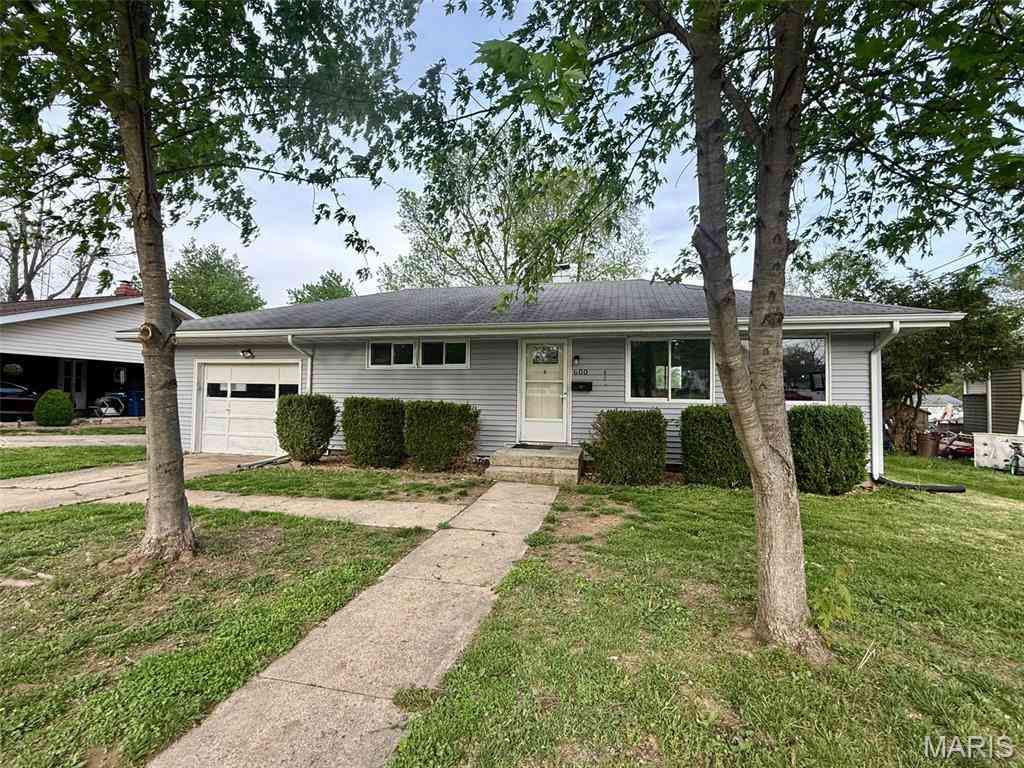 Homes For Sale - 600 Killarney Drive<br/> Bond County, Greenville, IL 62246
