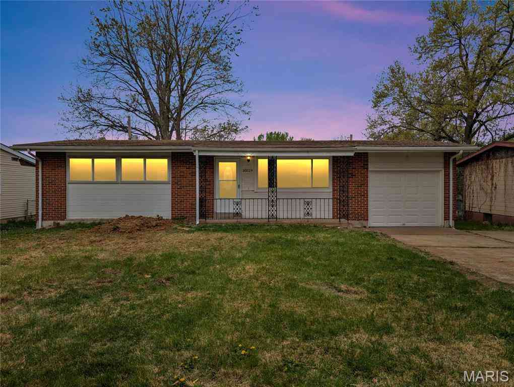 Homes For Sale - 10319 Reba Drive<br/> Dellwood, MO 63136