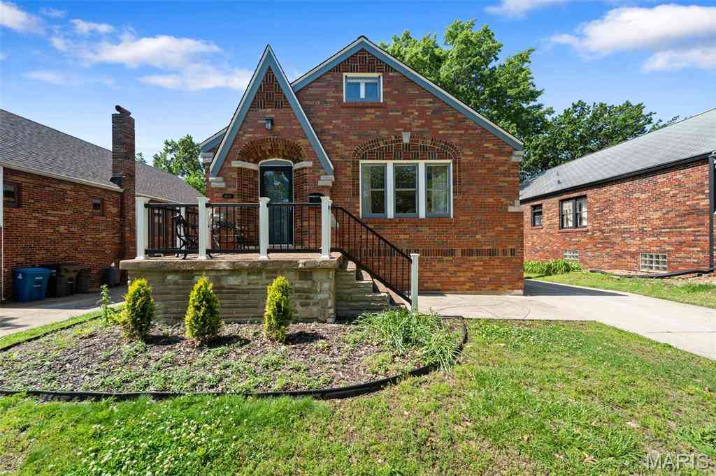 Homes For Sale - 8510 Antler Drive<br/> Richmond Heights, MO 63117
