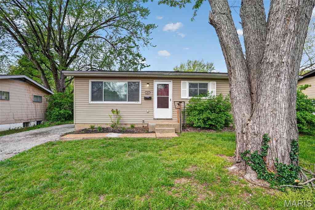 Homes For Sale - 253 Elmdale Drive<br/> Ferguson, MO 63135