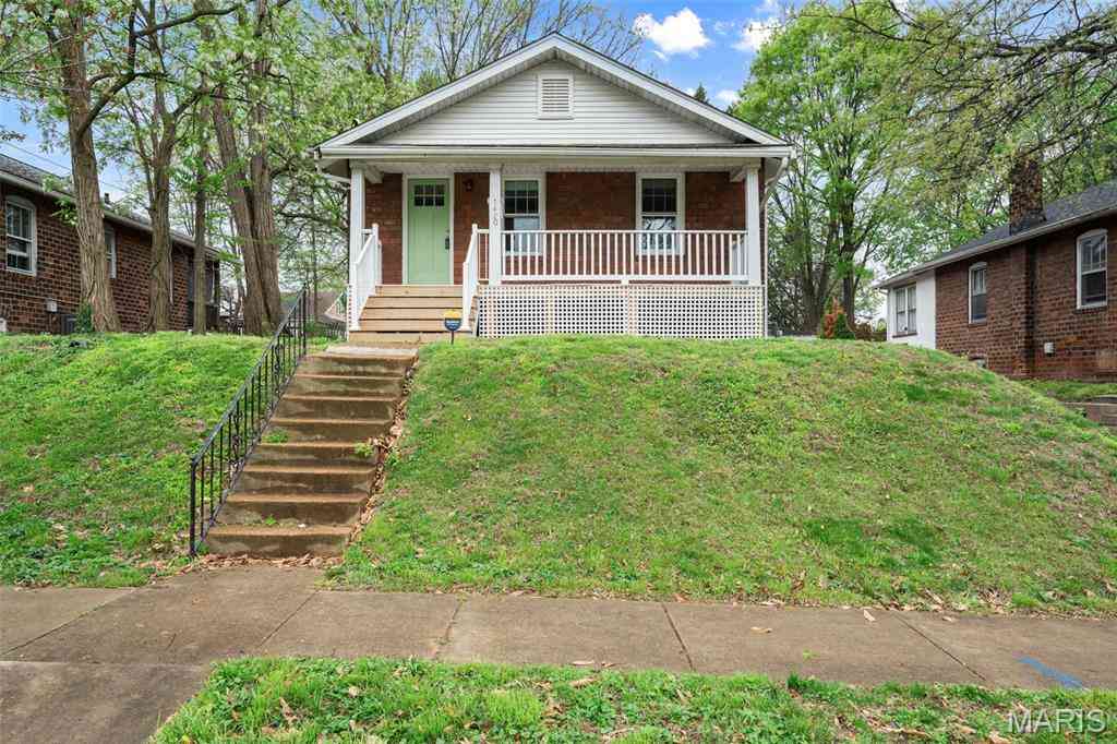 Homes For Sale - 7420 Richmond Place<br/> Maplewood, MO 63143