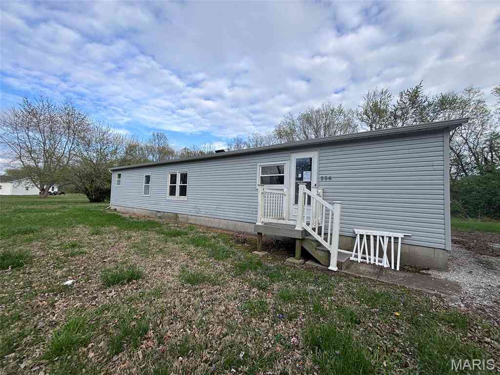 Mobile Home For Sale - 256 N 2nd Street<br/> Livingston, IL 62058