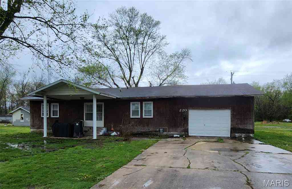 Homes For Sale - 220 S Marion Street<br/> Marion County, Centralia, IL 62801