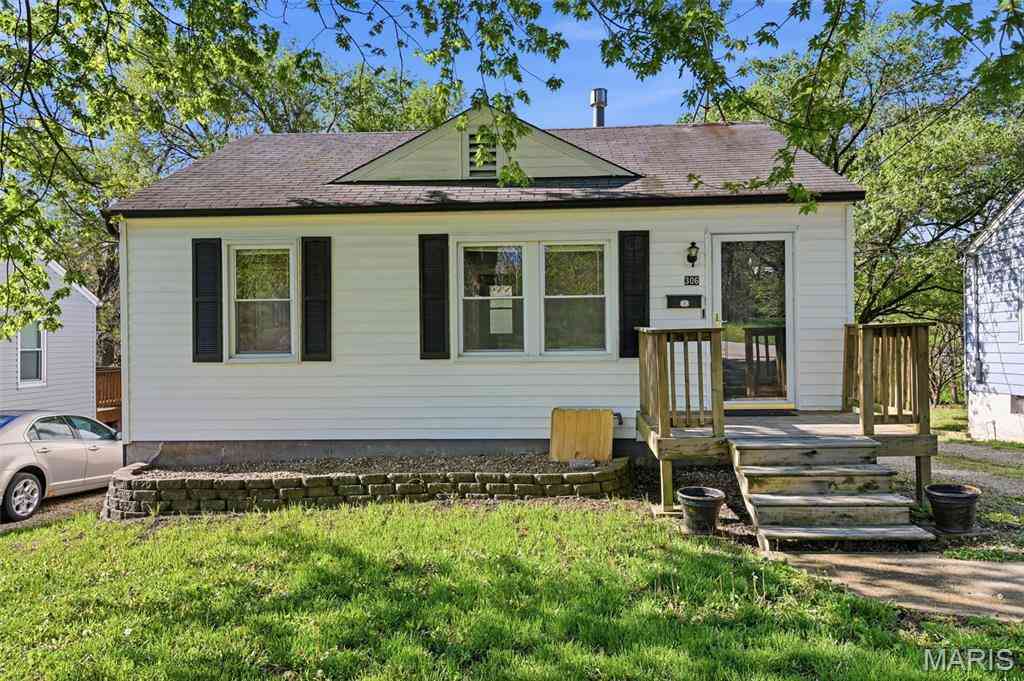 Homes For Sale - 306 Oaklawn Avenue<br/> Warrenton, MO 63383