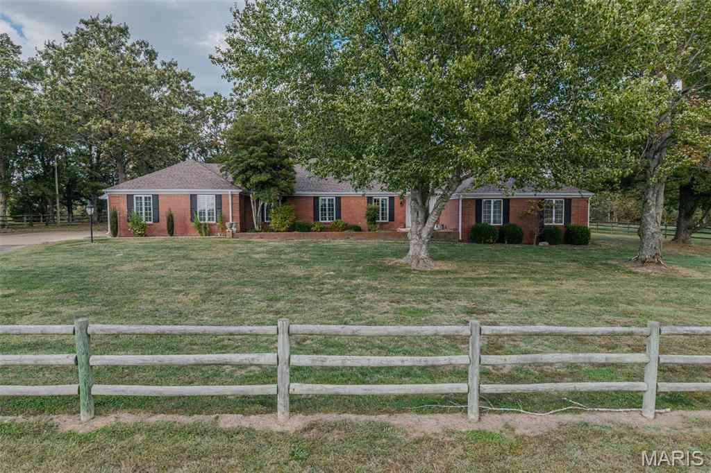 Homes For Sale - 21355A Ember Road<br/> Lebanon, MO 65536