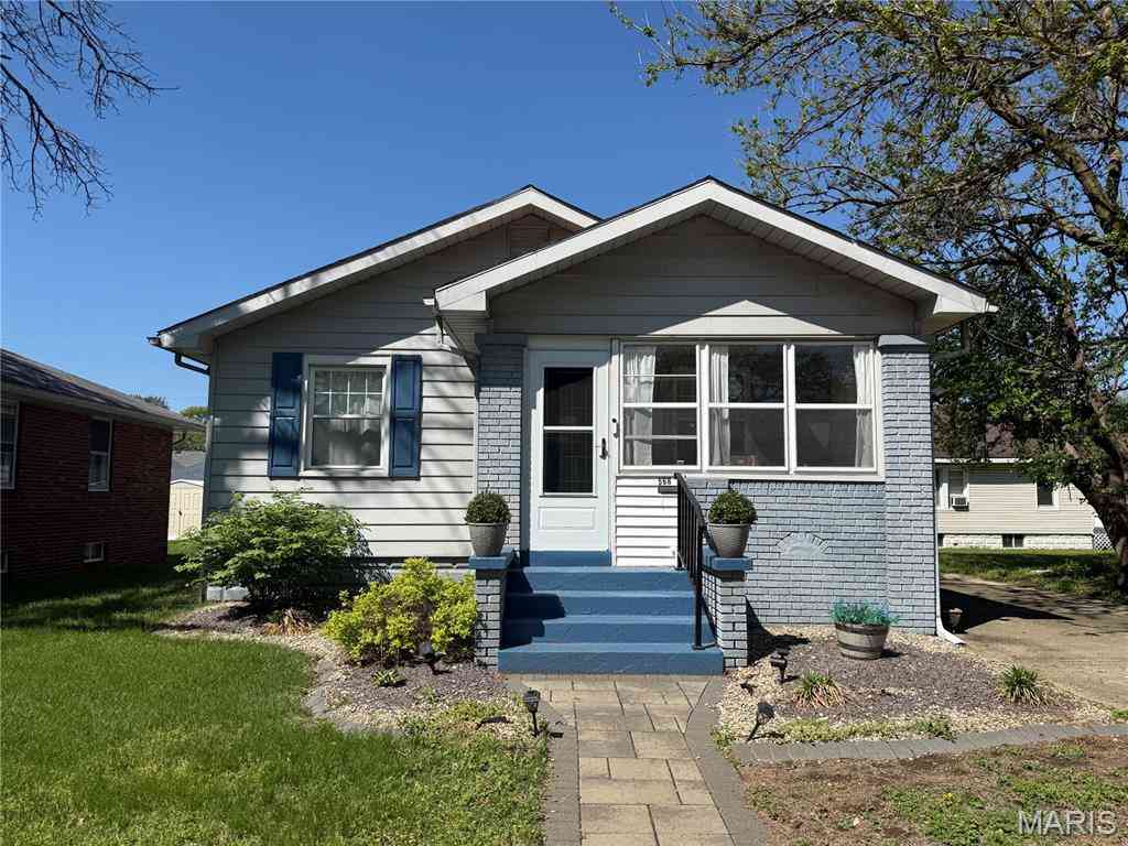 Homes For Sale - 566 Hamilton Avenue<br/> Wood River, IL 62095