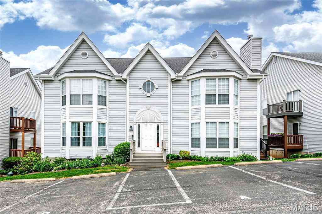 Condo For Sale - 1708 Whispering Creek Drive #A<br/> Ballwin, MO 63021
