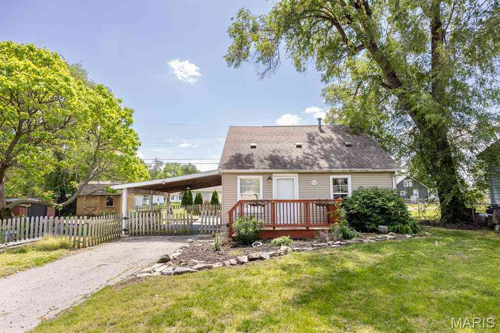 Homes For Sale - 442 Pershing Avenue<br/> Wood River, IL 62095