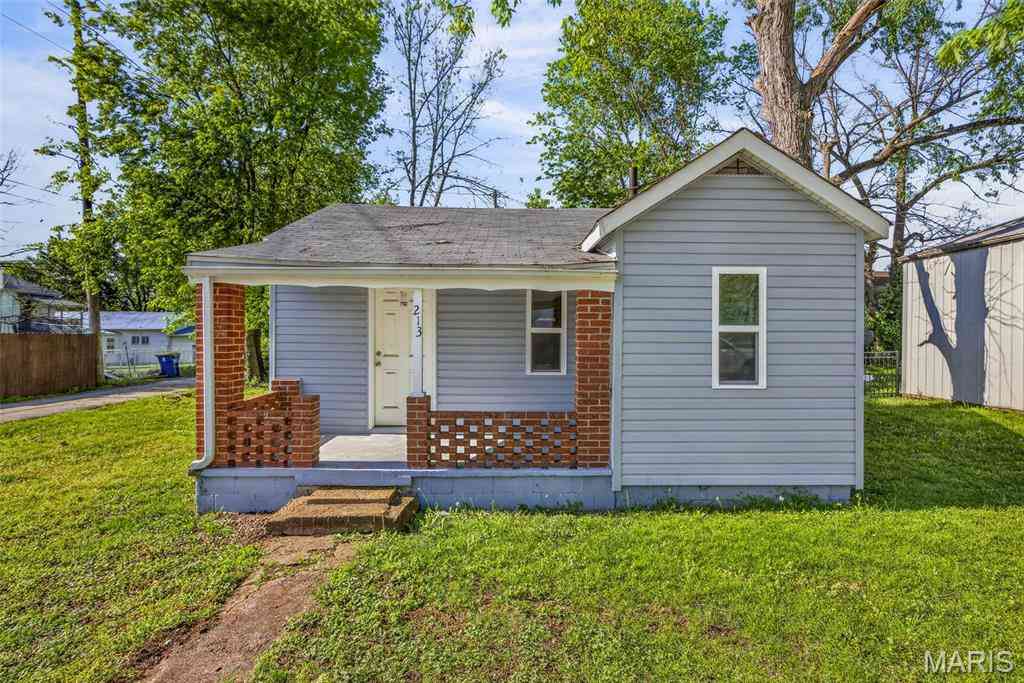 Homes For Sale - 213 Amvets Drive<br/> De Soto, MO 63020