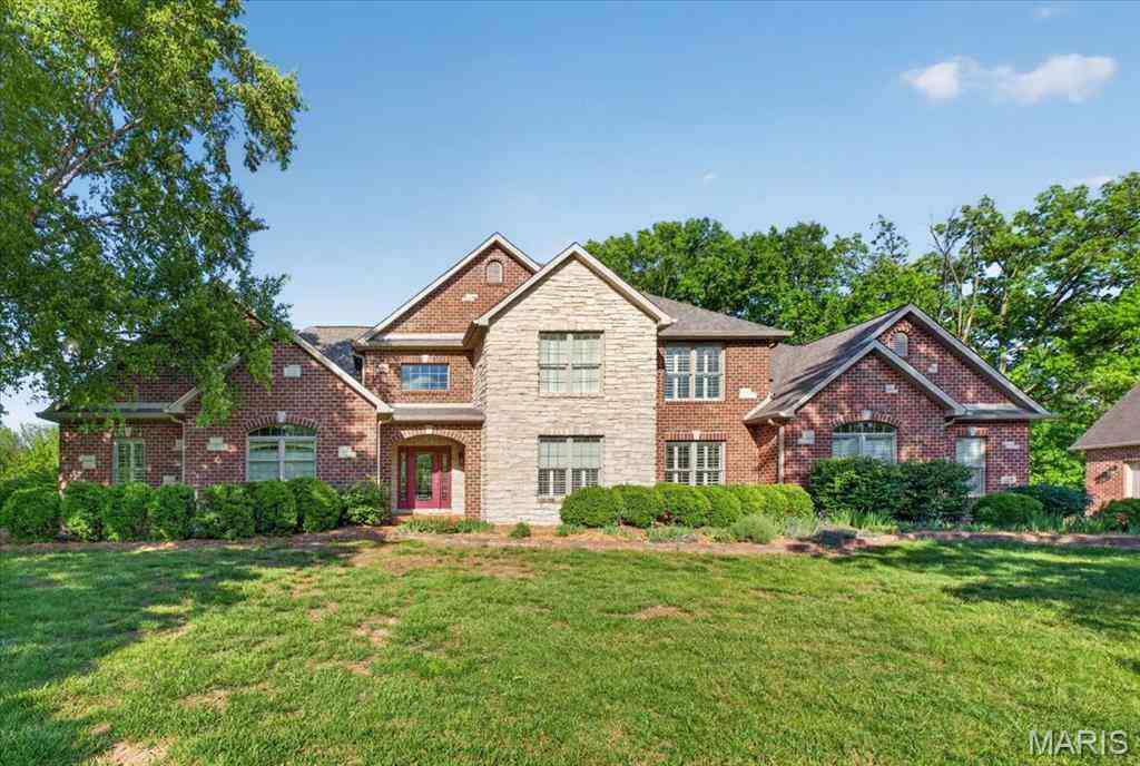 Homes For Sale - 13641 Bavarian Way<br/> Madison County, Highland, IL 62249
