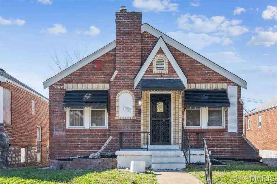 Homes For Sale - 5926 Mcarthur Avenue<br/> Saint Louis, MO 63120