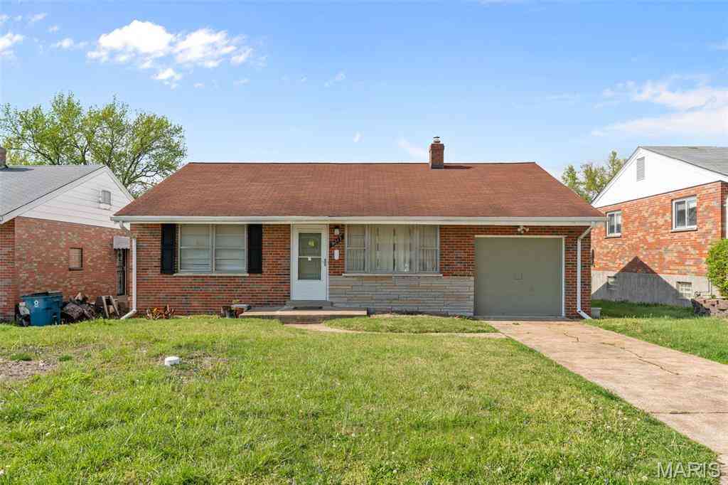 Homes For Sale - 9213 Ranch Meadows Drive<br/> Saint Louis, MO 63136