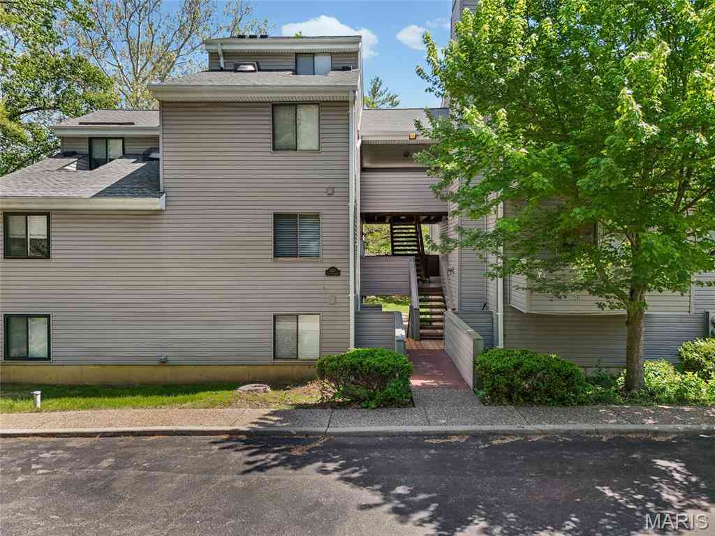 Condo For Sale - 1307 Prospect Village Lane #F<br/> Ballwin, MO 63021