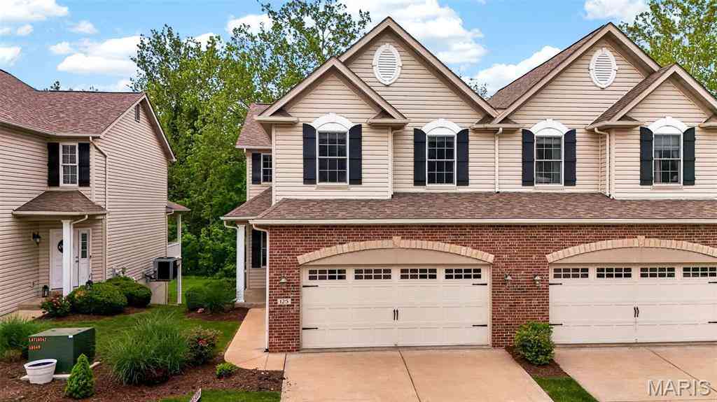 Townhouse For Sale - 125 Carnoustie Court<br/> Saint Charles, MO 63301