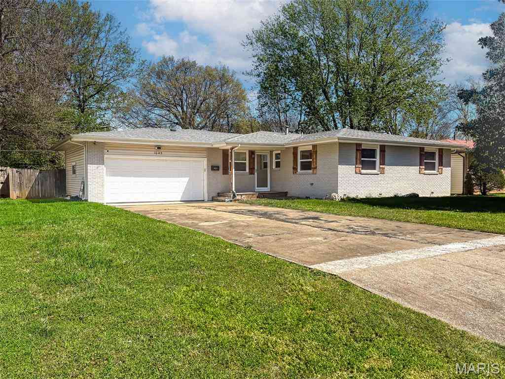 Homes For Sale - 1043 E Edgewood Street<br/> Greene County, Springfield, MO 65807