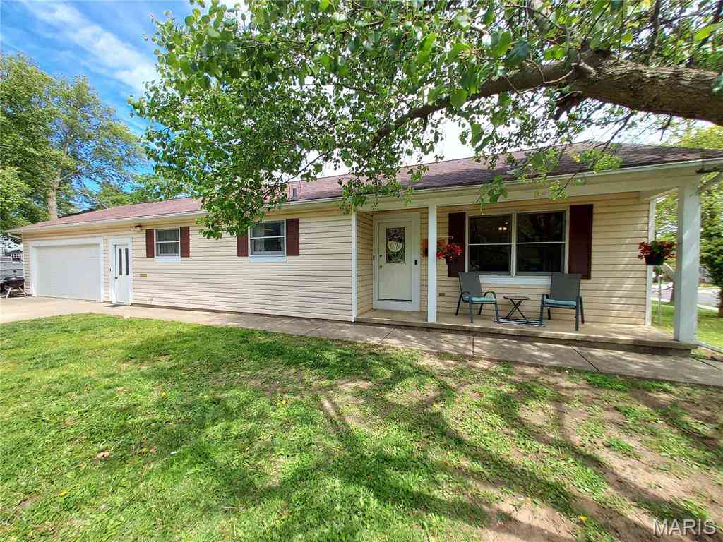Homes For Sale - 520 S Fifth Street<br/> Bond County, Greenville, IL 62246