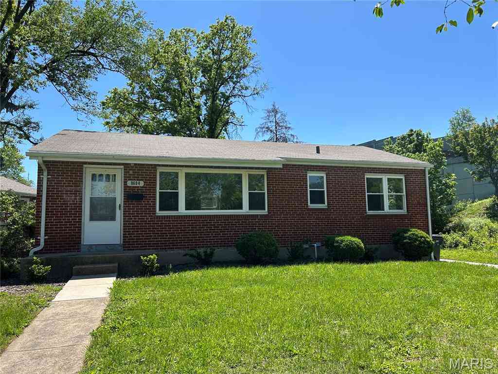 Homes For Sale - 8604 Redbud Avenue<br/> Richmond Heights, MO 63117