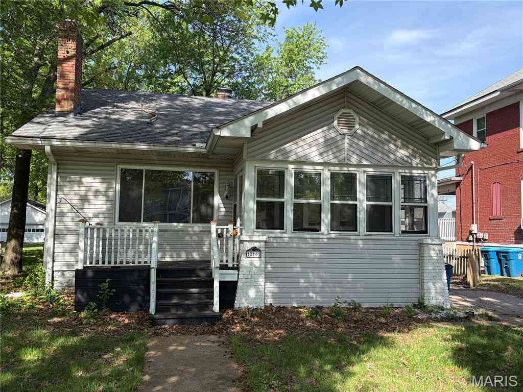 Homes For Sale - 216 S 9th Street<br/> Wood River, IL 62095