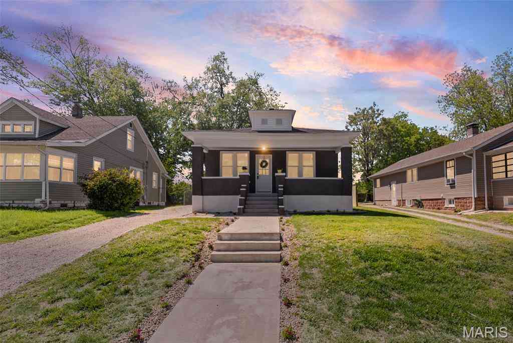 Homes For Sale - 1816 Woodland Avenue<br/> Alton, IL 62002