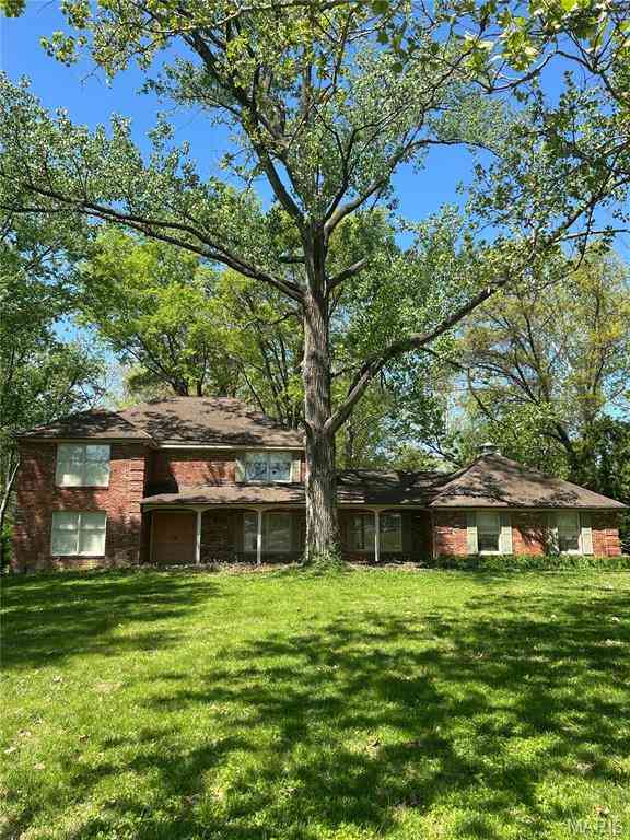 Homes For Sale - 2055 N Ballas Road<br/> Des Peres, MO 63131