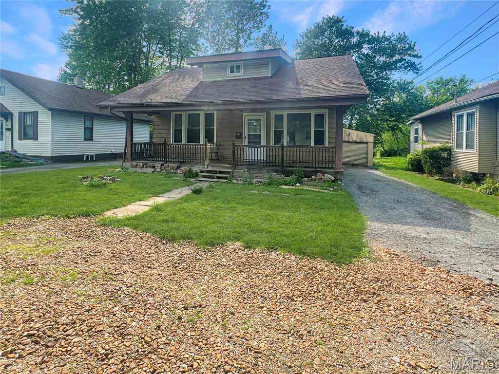 Homes For Sale - 801 Strong Avenue<br/> Collinsville, IL 62234
